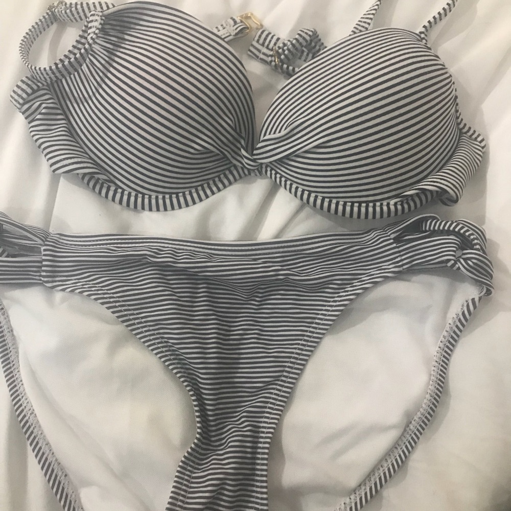 Medium Xhilaration Swimsuit Set
